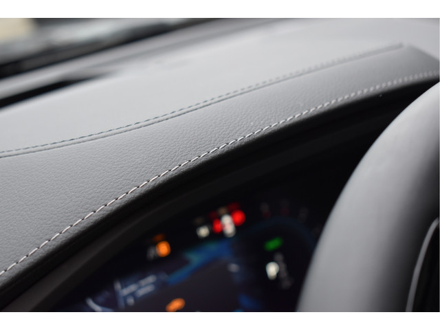 Volvo XC60 2.0 Recharge T8 AWD R-Design 455 Pk Pano Luchtvering Trekhaak Keyless Leder 21 Inch