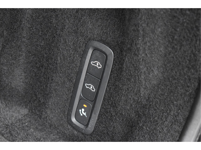 Volvo XC60 2.0 Recharge T8 AWD R-Design 455 Pk Pano Luchtvering Trekhaak Keyless Leder 21 Inch