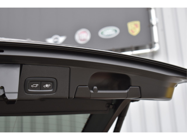 Volvo XC60 2.0 Recharge T8 AWD R-Design 455 Pk Pano Luchtvering Trekhaak Keyless Leder 21 Inch