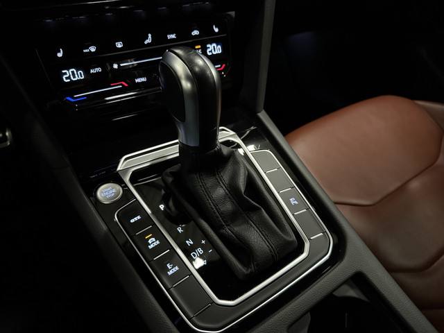 Volkswagen Arteon Shooting Brake 1.4 TSI eHybrid PANO TREKHAAK TWO-TONE LEER TREKHAAK 360CAMERA ACC 18MUSCAT CARPLAY STANDKACHEL SFEER VIRTUAL MA