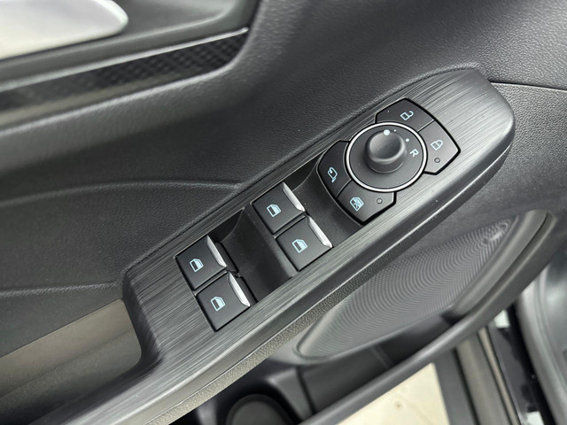 Ford Kuga 2.5 PHEV ST-Line | TREKHAAK AFNEEMBAAR | NAVI | CAMERA | APPLE CARPLAY & ANDROID AUTO | STUUR - & STOELVERWARMING |