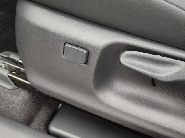 Toyota Corolla Cross Hybrid 180 GR SPORT PANODAK 19'' LM-VELGEN JBL-AUDIO NAVI CAMERA PARK-SENSOREN CLIMA BLIND SPOT STOELVERW APPLE ANDROID