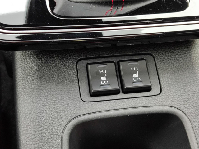 Toyota Corolla Cross Hybrid 180 GR SPORT PANODAK 19'' LM-VELGEN JBL-AUDIO NAVI CAMERA PARK-SENSOREN CLIMA BLIND SPOT STOELVERW APPLE ANDROID