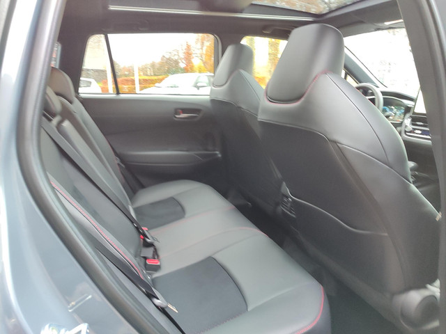 Toyota Corolla Cross Hybrid 180 GR SPORT PANODAK 19'' LM-VELGEN JBL-AUDIO NAVI CAMERA PARK-SENSOREN CLIMA BLIND SPOT STOELVERW APPLE ANDROID