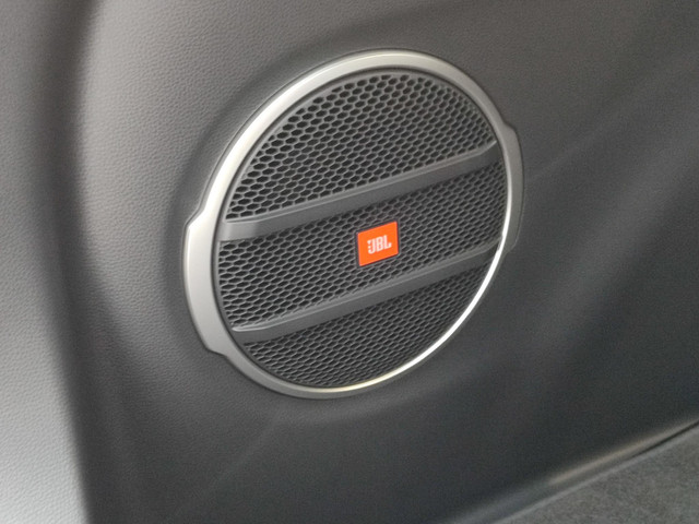 Toyota Corolla Cross Hybrid 180 GR SPORT PANODAK 19'' LM-VELGEN JBL-AUDIO NAVI CAMERA PARK-SENSOREN CLIMA BLIND SPOT STOELVERW APPLE ANDROID