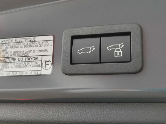 Toyota Corolla Cross Hybrid 180 GR SPORT PANODAK 19'' LM-VELGEN JBL-AUDIO NAVI CAMERA PARK-SENSOREN CLIMA BLIND SPOT STOELVERW APPLE ANDROID