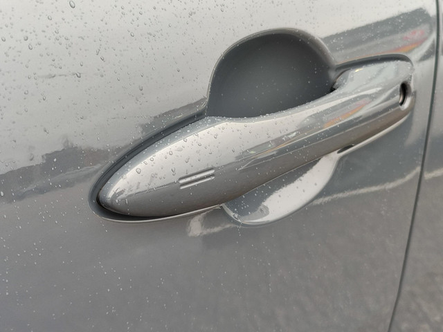 Toyota Corolla Cross Hybrid 180 GR SPORT PANODAK 19'' LM-VELGEN JBL-AUDIO NAVI CAMERA PARK-SENSOREN CLIMA BLIND SPOT STOELVERW APPLE ANDROID