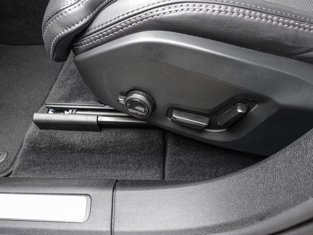 Volvo XC60 2.0 T8 Plug-in hybrid AWD ULTRA Dark (335kW 455PK) FULL OPTION (PANO TREKH) ** 1e EIG - Ex VOLVO ** INFORMEER OOK NAAR ONZE AA