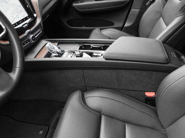 Volvo XC60 2.0 T8 Plug-in hybrid AWD ULTRA Dark (335kW 455PK) FULL OPTION (PANO TREKH) ** 1e EIG - Ex VOLVO ** INFORMEER OOK NAAR ONZE AA