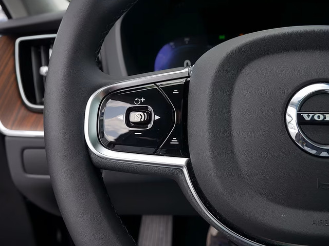 Volvo XC60 2.0 T8 Plug-in hybrid AWD ULTRA Dark (335kW 455PK) FULL OPTION (PANO TREKH) ** 1e EIG - Ex VOLVO ** INFORMEER OOK NAAR ONZE AA