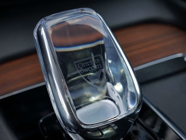 Volvo XC60 2.0 T8 Plug-in hybrid AWD ULTRA Dark (335kW 455PK) FULL OPTION (PANO TREKH) ** 1e EIG - Ex VOLVO ** INFORMEER OOK NAAR ONZE AA