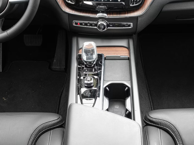 Volvo XC60 2.0 T8 Plug-in hybrid AWD ULTRA Dark (335kW 455PK) FULL OPTION (PANO TREKH) ** 1e EIG - Ex VOLVO ** INFORMEER OOK NAAR ONZE AA