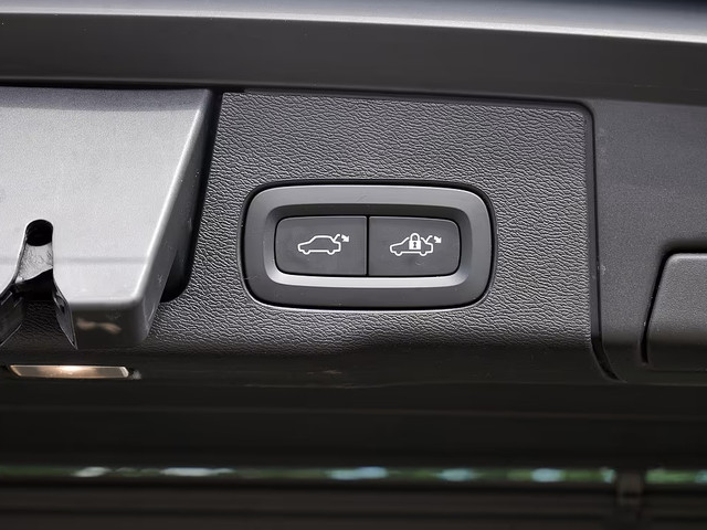 Volvo XC60 2.0 T8 Plug-in hybrid AWD ULTRA Dark (335kW 455PK) FULL OPTION (PANO TREKH) ** 1e EIG - Ex VOLVO ** INFORMEER OOK NAAR ONZE AA