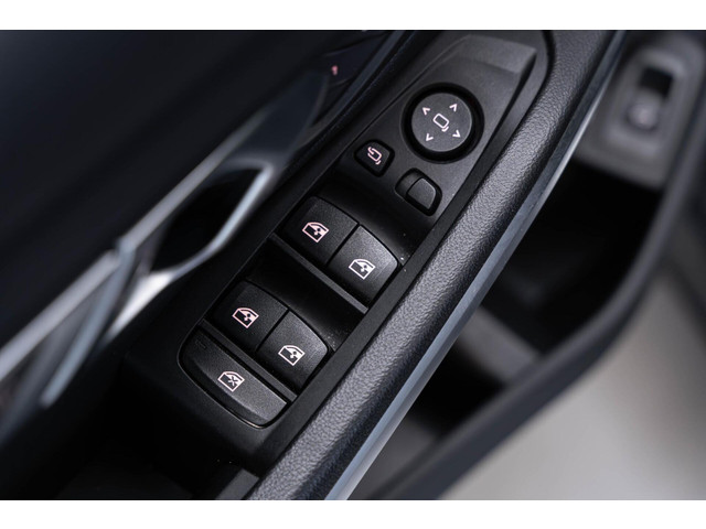 BMW 3 Serie 330e xDrive M Pano CarPlay 18' ACC Leder Camera