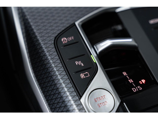 BMW 3 Serie 330e xDrive M Pano CarPlay 18' ACC Leder Camera