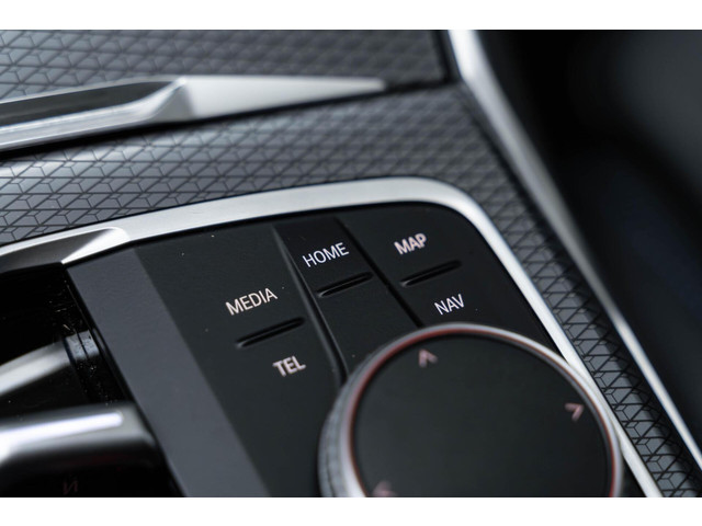 BMW 3 Serie 330e xDrive M Pano CarPlay 18' ACC Leder Camera