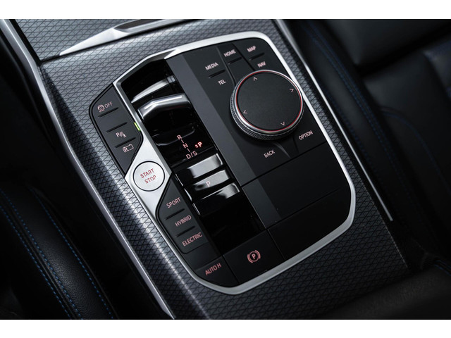 BMW 3 Serie 330e xDrive M Pano CarPlay 18' ACC Leder Camera