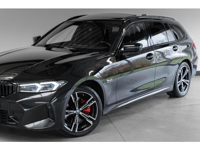 BMW 3 Serie 330e xDrive M Pano CarPlay 18' ACC Leder Camera