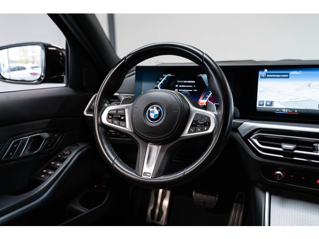 BMW 3 Serie 330e xDrive M Pano CarPlay 18' ACC Leder Camera