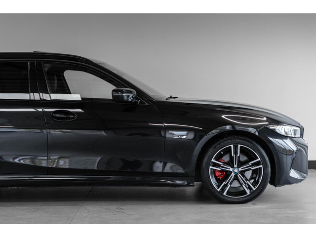 BMW 3 Serie 330e xDrive M Pano CarPlay 18' ACC Leder Camera