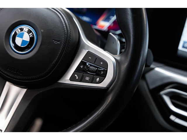 BMW 3 Serie 330e xDrive M Pano CarPlay 18' ACC Leder Camera