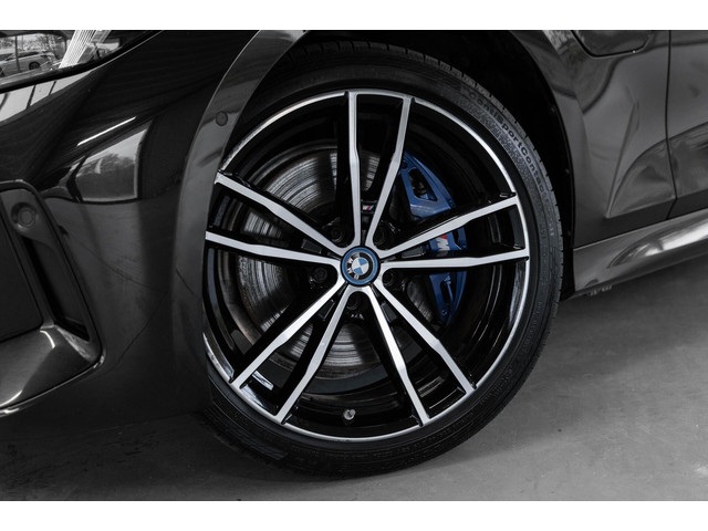 BMW 3 Serie 330e xDrive M 19' Pano ACC CarPlay Leder Camera