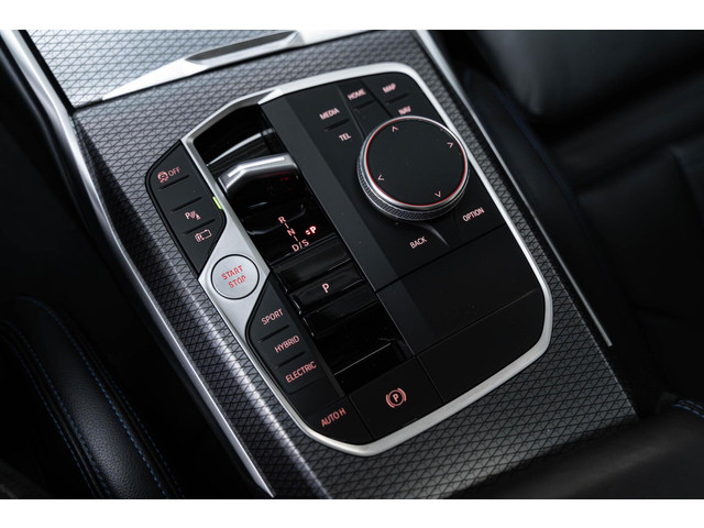 BMW 3 Serie 330e xDrive M 19' Pano ACC CarPlay Leder Camera