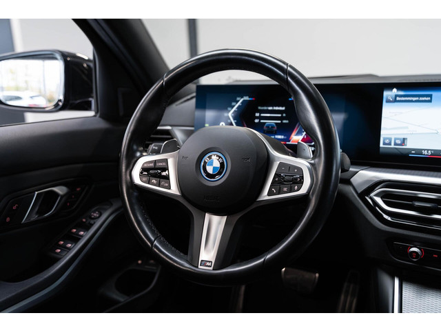 BMW 3 Serie 330e xDrive M 19' Pano ACC CarPlay Leder Camera