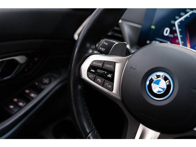 BMW 3 Serie 330e xDrive M 19' Pano ACC CarPlay Leder Camera