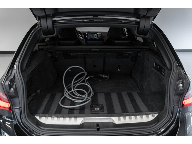 BMW 3 Serie 330e xDrive M 19' Pano ACC CarPlay Leder Camera