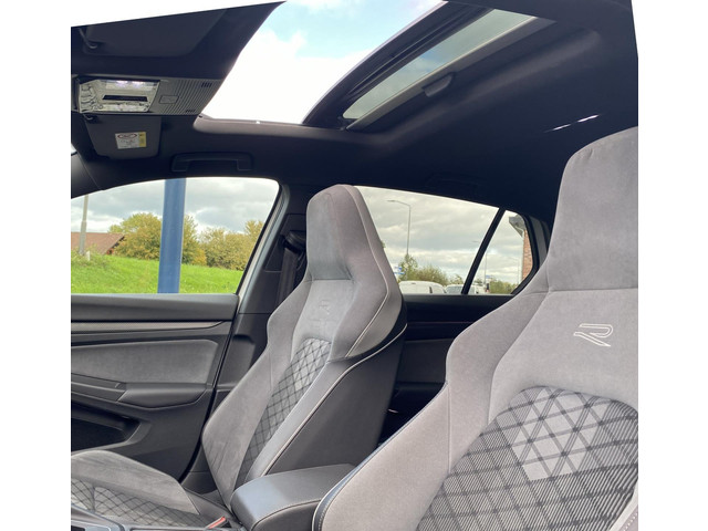 Volkswagen Golf 1.5 eTSI R-Line Virtual CP Pano IQ-light Sfeer Cam 19 Keyless