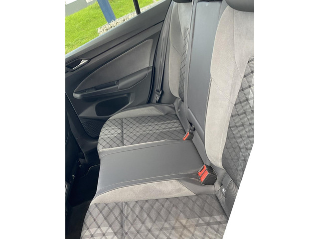 Volkswagen Golf 1.5 eTSI R-Line Virtual CP Pano IQ-light Sfeer Cam 19 Keyless
