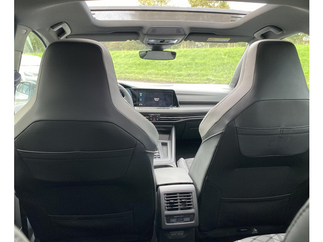 Volkswagen Golf 1.5 eTSI R-Line Virtual CP Pano IQ-light Sfeer Cam 19 Keyless