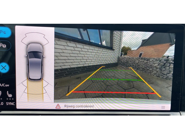 Volkswagen Golf 1.5 eTSI R-Line Virtual CP Pano IQ-light Sfeer Cam 19 Keyless