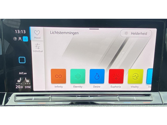 Volkswagen Golf 1.5 eTSI R-Line Virtual CP Pano IQ-light Sfeer Cam 19 Keyless