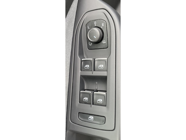 Volkswagen Golf 1.5 eTSI R-Line Virtual CP Pano IQ-light Sfeer Cam 19 Keyless