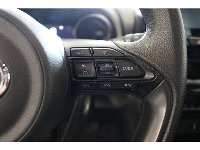 Toyota Yaris Cross 1.5 Hybrid Active, Parkeersensoren, Zwarte lichtmetalen velgen!