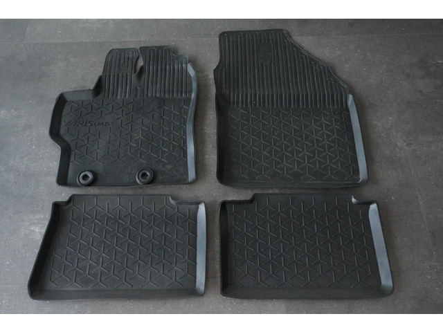 Toyota Yaris Cross 1.5 Hybrid Active, Parkeersensoren, Zwarte lichtmetalen velgen!