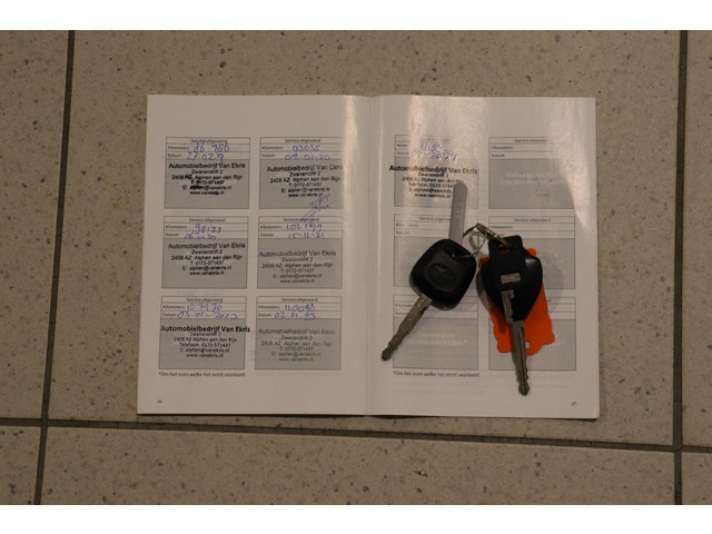 Toyota Yaris 1.5 Hybrid Aspiration, Dealer onderhouden, Climate & Cruise control, Parkeercamera!