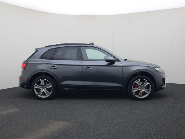 Audi Q5 55 TFSIe 270kW 367pk quattro S Line · Panoramadak · Leder · Trekhaak · 360 gr. Camera · Apple Android Car Play · Adaptive Cruise