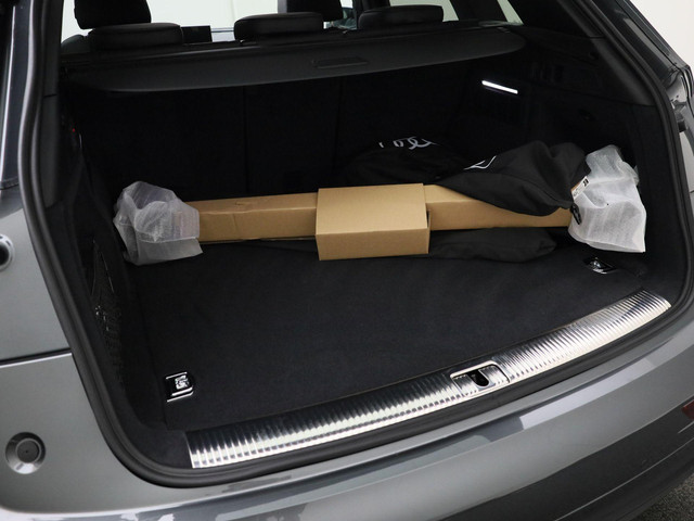 Audi Q5 55 TFSIe 270kW 367pk quattro S Line · Panoramadak · Leder · Trekhaak · 360 gr. Camera · Apple Android Car Play · Adaptive Cruise