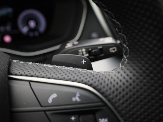 Audi Q5 55 TFSIe 270kW 367pk quattro S Line · Panoramadak · Leder · Trekhaak · 360 gr. Camera · Apple Android Car Play · Adaptive Cruise