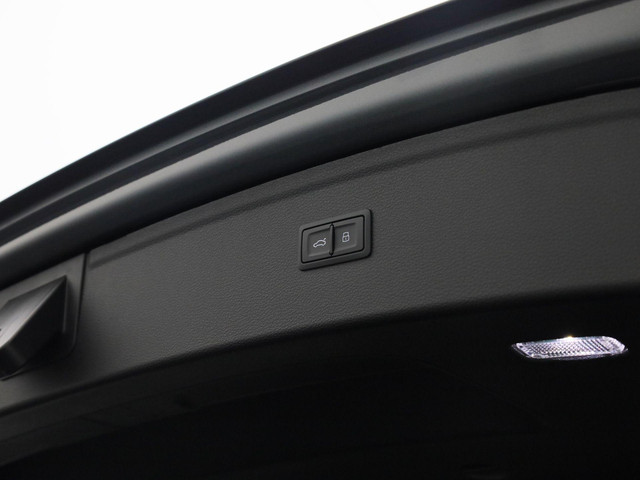 Audi Q5 55 TFSIe 270kW 367pk quattro S Line · Panoramadak · Leder · Trekhaak · 360 gr. Camera · Apple Android Car Play · Adaptive Cruise