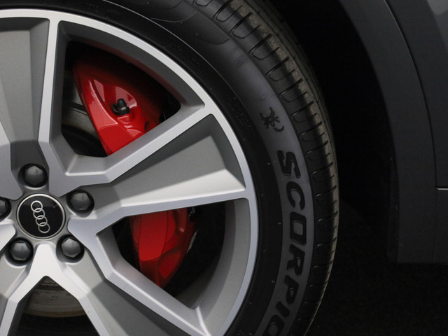 Audi Q5 55 TFSIe 270kW 367pk quattro S Line · Panoramadak · Leder · Trekhaak · 360 gr. Camera · Apple Android Car Play · Adaptive Cruise