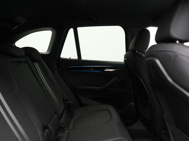 BMW X1 xDrive25e Sportline Plug In Hybrid 221pk Dealer O.H. PHEV | Trekhaak | Camera | Sfeerverlichting | Keyless | Sportstoelen Verwar
