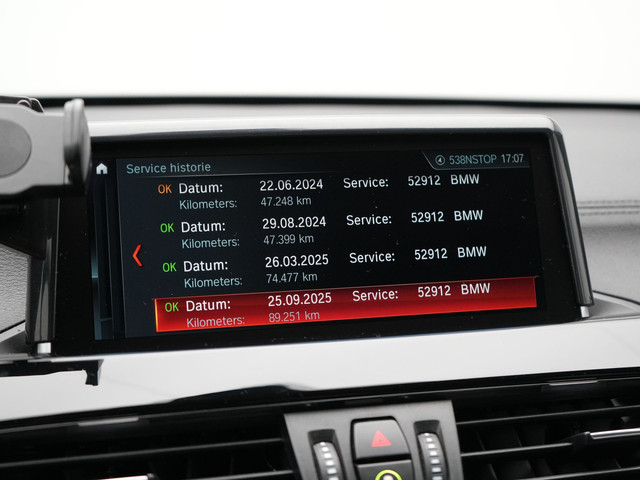 BMW X1 xDrive25e Sportline Plug In Hybrid 221pk Dealer O.H. PHEV | Trekhaak | Camera | Sfeerverlichting | Keyless | Sportstoelen Verwar