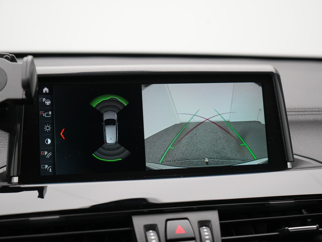 BMW X1 xDrive25e Sportline Plug In Hybrid 221pk Dealer O.H. PHEV | Trekhaak | Camera | Sfeerverlichting | Keyless | Sportstoelen Verwar