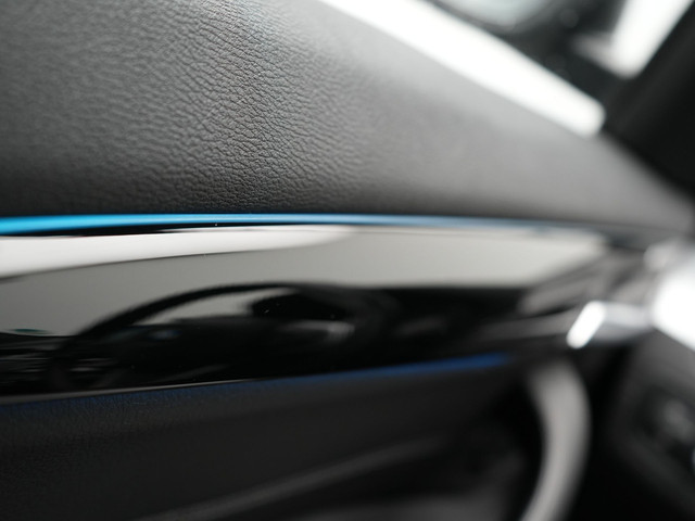 BMW X1 xDrive25e Sportline Plug In Hybrid 221pk Dealer O.H. PHEV | Trekhaak | Camera | Sfeerverlichting | Keyless | Sportstoelen Verwar