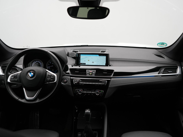 BMW X1 xDrive25e Sportline Plug In Hybrid 221pk Dealer O.H. PHEV | Trekhaak | Camera | Sfeerverlichting | Keyless | Sportstoelen Verwar