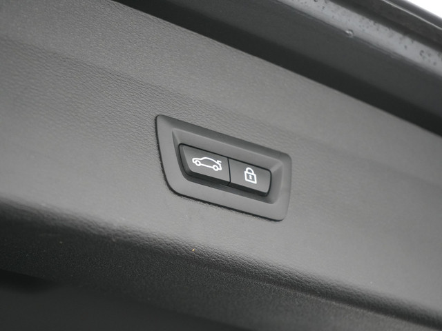 BMW X1 xDrive25e Sportline Plug In Hybrid 221pk Dealer O.H. PHEV | Trekhaak | Camera | Sfeerverlichting | Keyless | Sportstoelen Verwar